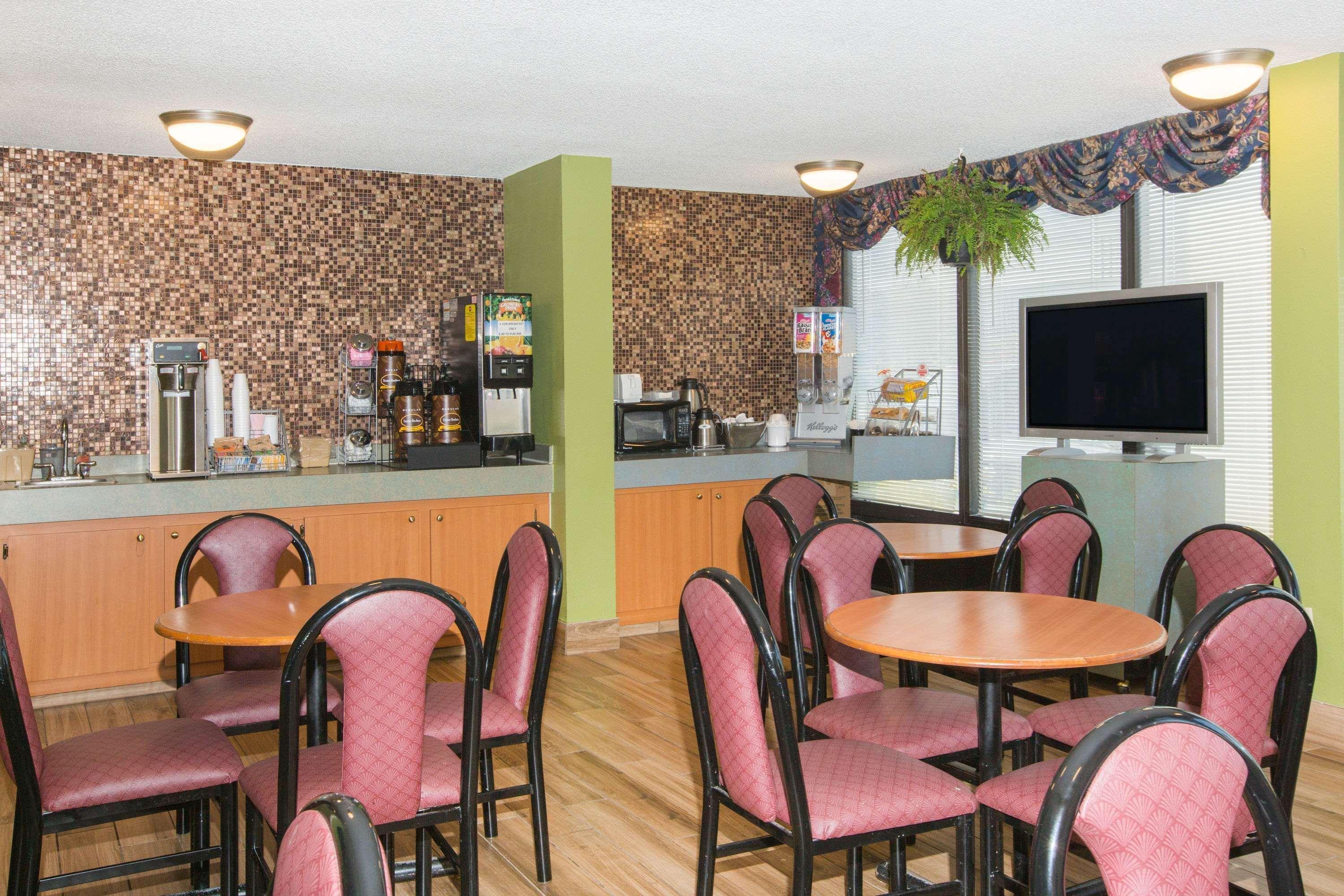 Super 8 By Wyndham Myrtle Beach/Market Common Area Zewnętrze zdjęcie
